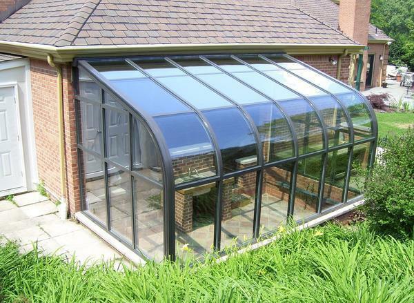 Üvegházak saját kezűleg otthon: hogyan lehet az üvegházhatás az ablakpárkányon, a téli házban, a hálószoba ablaka