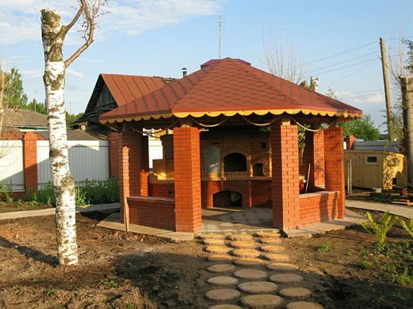 Brick gazebo with a stationary oven can replace a full summer kitchen.