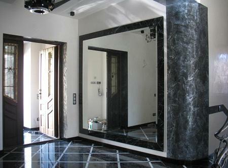 Correctly selected mirror can improve the aesthetic qualities of the hallway and make it more functional