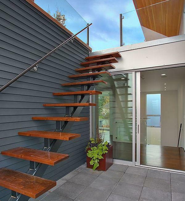 Stairs with a platform - one of the most comfortable staircase structures