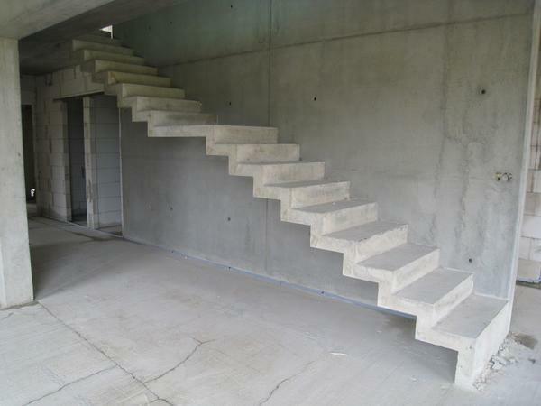Monolithic concrete staircase has high strength, which means its long life