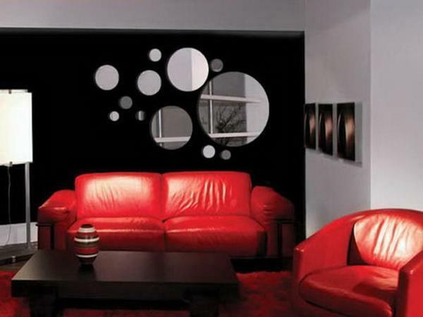 The decor of a large large round mirror can be made with smaller mirrors of the same shape