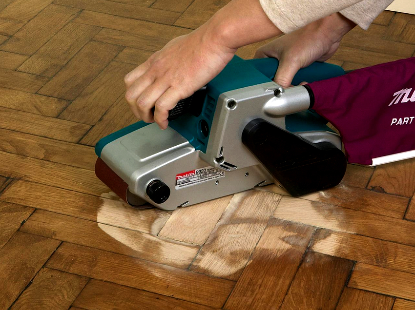Carrying sanding wooden floor is necessary in case of damage of mechanical origin