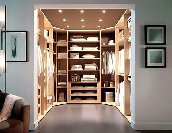 The dressing room is a convenient and practical place for storing clothes in the apartment