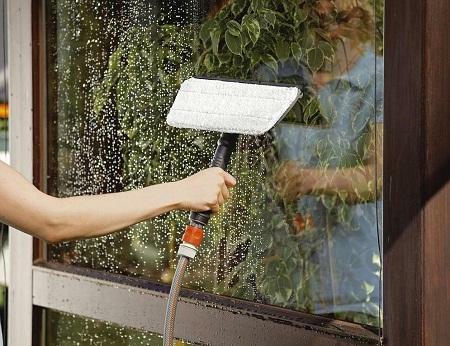 To have the greenhouse look and look well-groomed, it should be regularly cleaned and washed