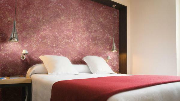 Flydende tapet er ikke kun at hjælpe med at dekorere soveværelset, men også skabe en atmosfære befordrende for søvn