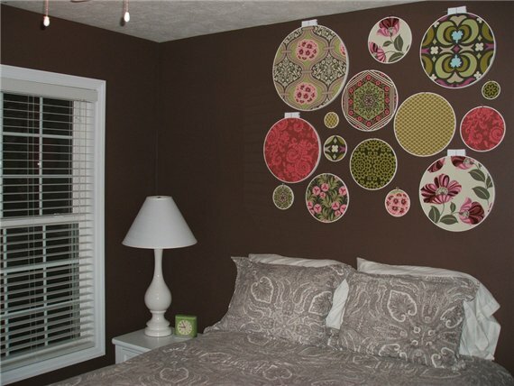 Utformningen av väggen: hans konst version av färgen i lägenheten, slutar i badrummet