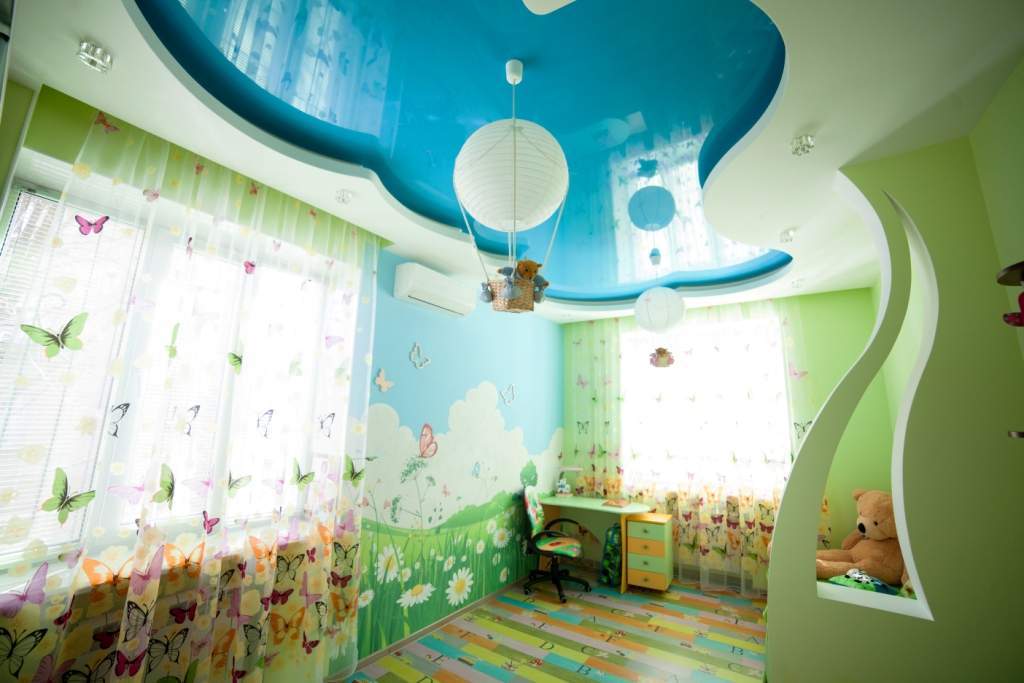 Plafond op twee niveaus in de kinderkamer