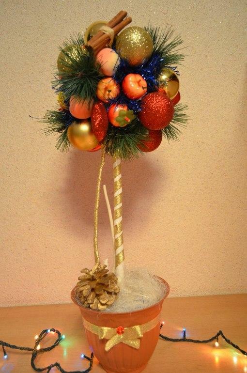 Topiary alkuperäinen, tehty omin käsin, on parhaiten sisustamisen ennen uutta vuotta