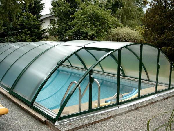 Pool-greenhouse with polycarbonate shelter can be operated in all weather conditions