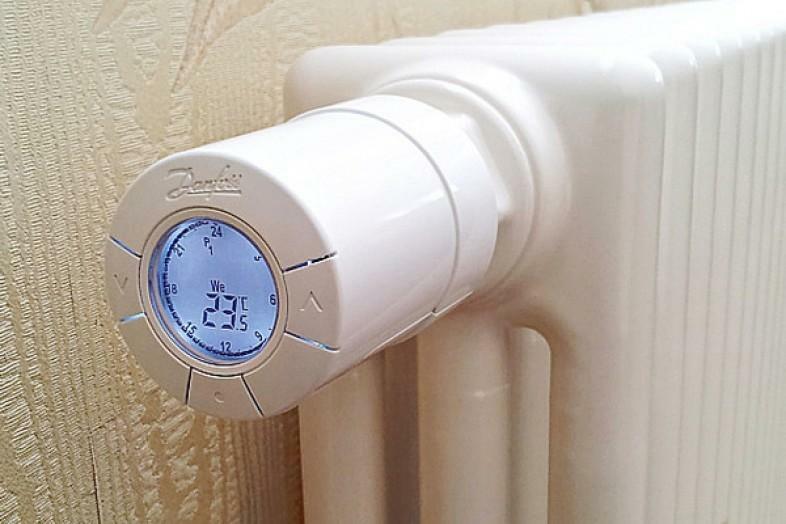 The thermostat for the heating radiator is able to lower the reference temperature to the required parameters
