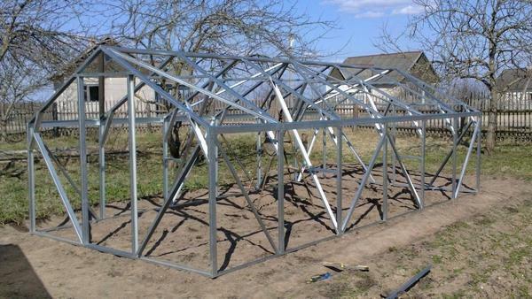 Aluminum greenhouse can be made and installed by own hands