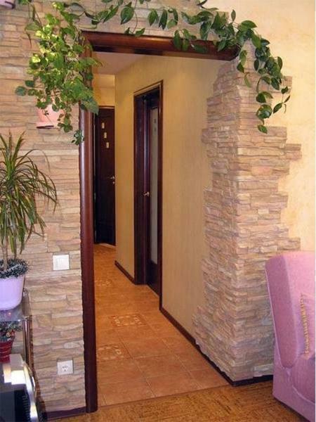 Variants of wall decoration with decorative stone should be selected, taking into account the overall design of the corridor