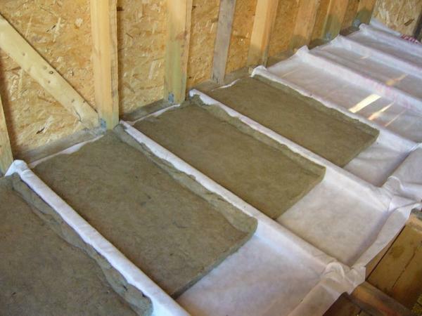 A mixture of sawdust and cement for insulation keeps the heat in the wooden house well