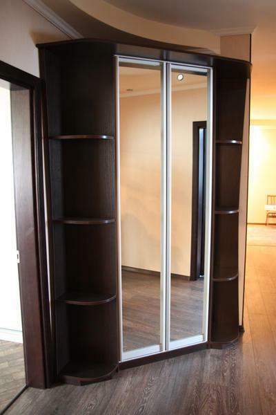 Kotiček za zrcalno garderobo - idealno za majhen hodnik