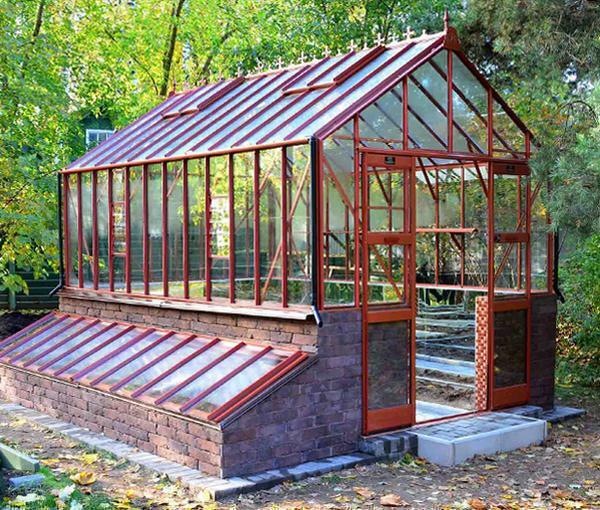 Many believe that the greenhouse and the greenhouse are synonymous with the same meaning, however, this is not entirely true