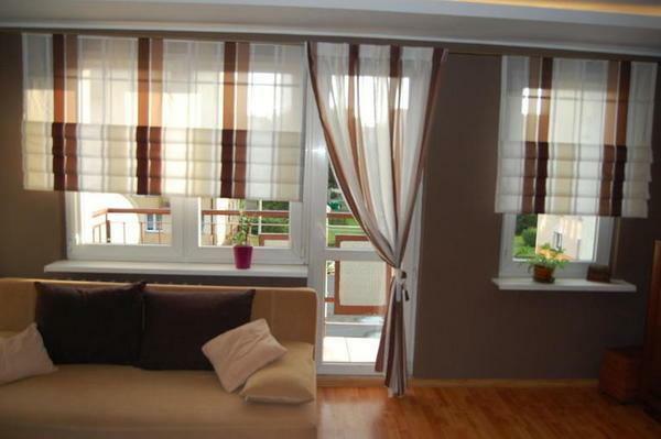 Select curtains for the hall with a balcony door can be on the finished photo, and you can come up with your own options for combining products with the features of the interior