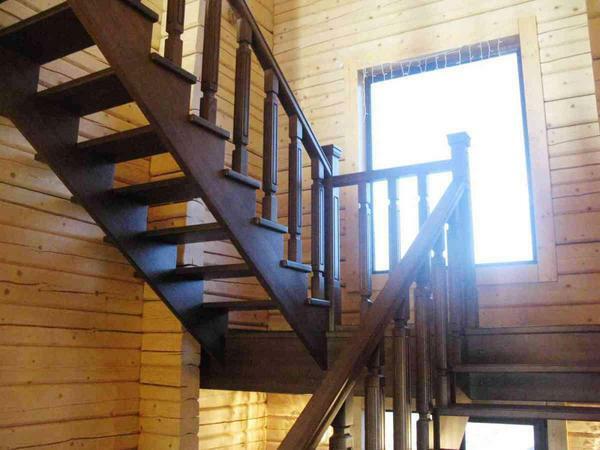 Angular staircase with a transition platform is most often installed in non-residential premises