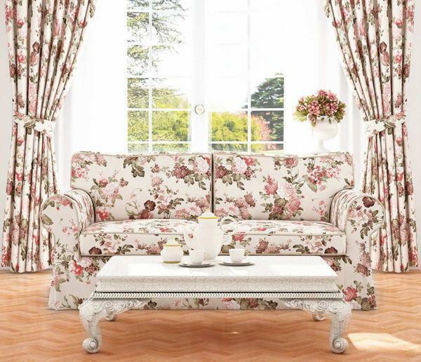A win-win option is window curtains for upholstery upholstery. In this case, the effect of unity of the entire composition will work