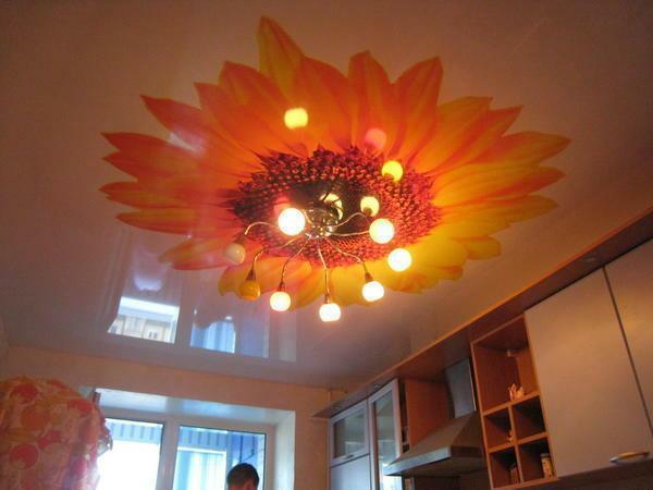 Cvijet tema je također vrlo popularan u dizajnu protežu strop