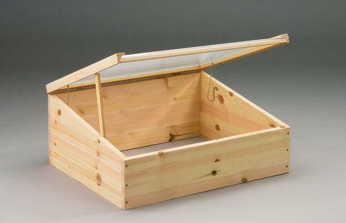 Toplogrednih na balkonu lahko dogovorite z leseno škatlo