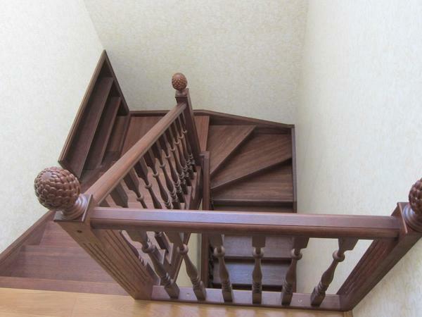 Stufenhöhe soll klein gemacht werden, so dass die Treppen für ältere Menschen bequem auch klettern