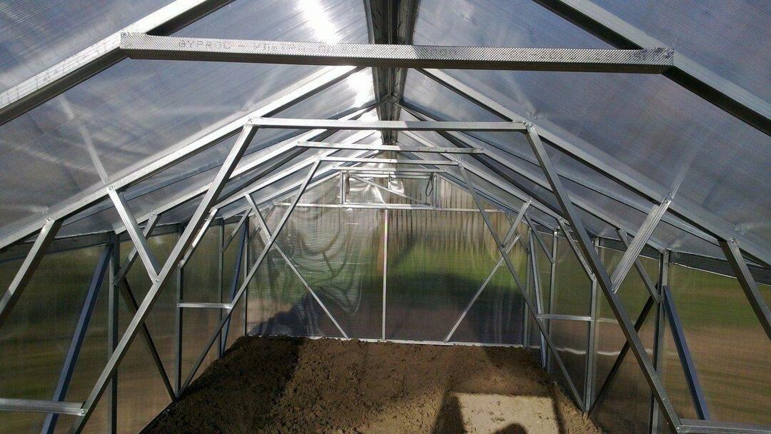 The greenhouse made of metal profiles with its own hands allows to get a big advantage in comparison with the purchased one