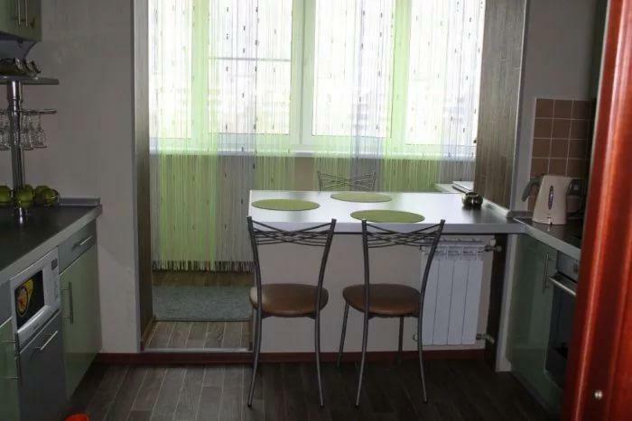 dizajnová kuchyňa s balkónom: kombinácia a integrácia, fotografické balkóny a interiéru s barom, malý výstupný