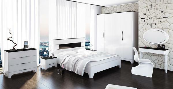 Baltas miegamasis modernaus stiliaus atrodo labai erdvus, stilingas, elegantiškas ir funkcionalus