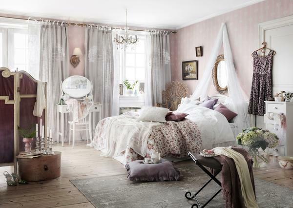 One of the main mistakes in the design of the bedroom is cluttering it with unnecessary things