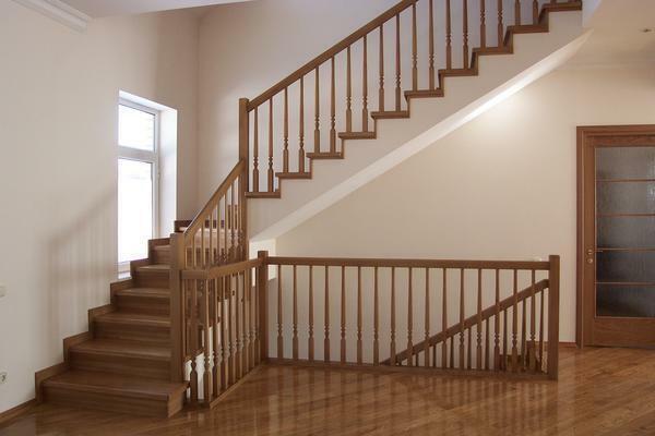 Wooden steps - the best solution for stairs inside the room