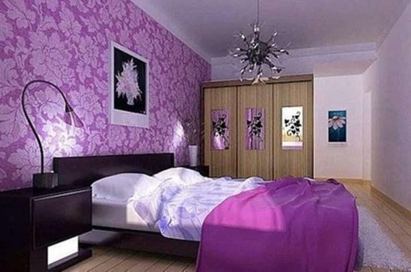 The violet color of the wallpaper looks exquisite, rich and colorful