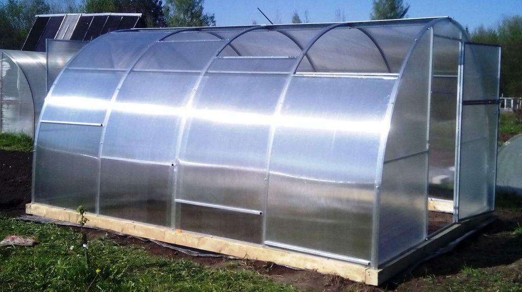 Polycarbonate greenhouse with sliding roof "Slava-MKS".