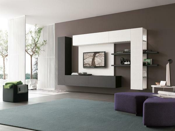 High-Tech-Stil kann sicher für die Dekoration des Wohnzimmers jeder Größe verwendet werden. Die Dekoration wird die außergewöhnliche Gestaltung des Raumes unterstreichen, aber zugleich nicht beraubt es nicht an Komfort