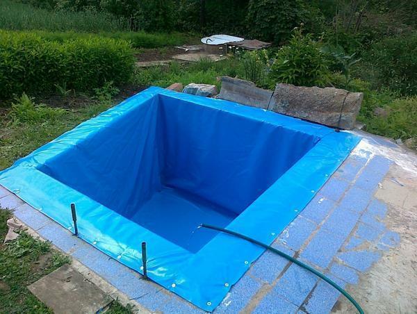 Bazén sa môže meniť do hĺbky, tvaru a materiálu, z ktorého je vyrobený