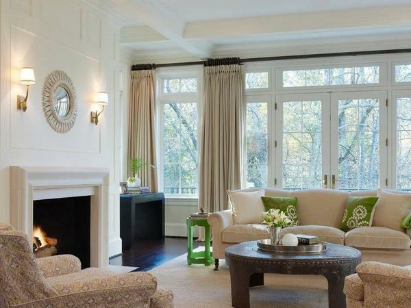 When choosing curtains for the living room, designers recommend paying attention to their type