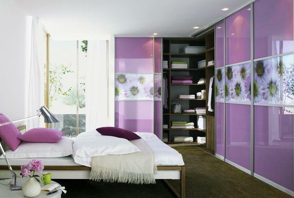 Picture of a corner wardrobe in the bedroom: a filling for a small 100 150, a design inside, sizes and patterns
