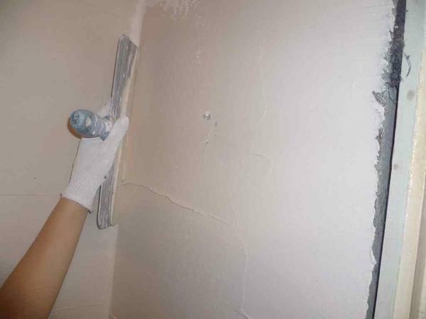 Specialists recommend paying special attention to puttying joints in the corners at the joints of gypsum boards