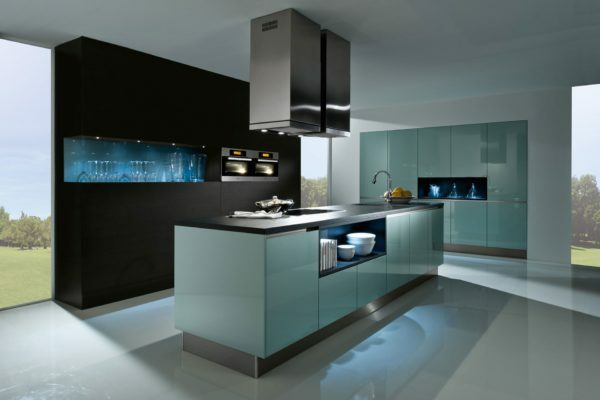 Glass or chrome surfaces, metal accessories, high-gloss finish on the furniture - all of it is inherent in hi-tech.