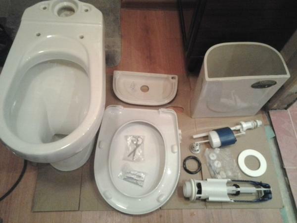 Ja jūs nolemjat, lai izvēlēties savu tvertni pie tualetes poda, un tādā gadījumā jums ir jāņem vērā to dizainu un izskatu