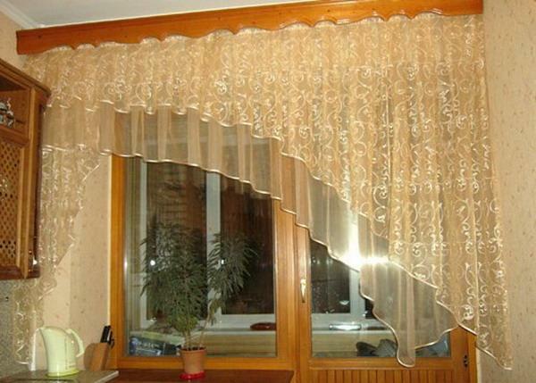 Projeto da cortina para a cozinha: cortinas de costura para uma pequena cozinha com suas próprias mãos