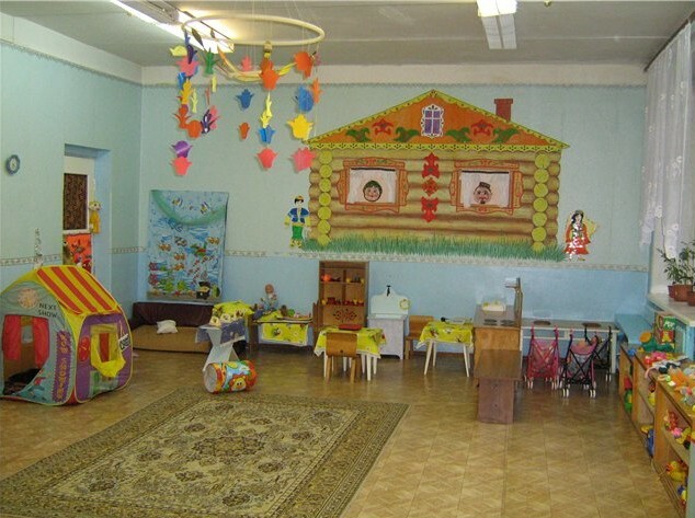 Ontwerpgroep in de kleuterschool: het project muren van gebouwen, rekening houdend met de activiteiten van de kinderen