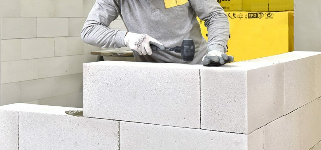 Consumul de lipici pentru blocurile de beton celular: calculul de cât este necesar pe 1m3, normă pentru sibit