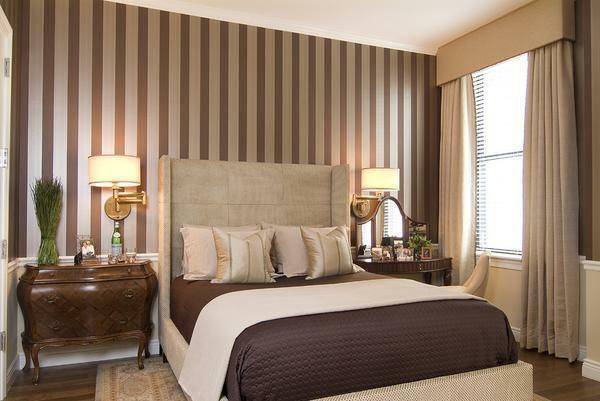Striped wallpaper: striped in the interior, for walls in a cage, photo, vertical and horizontal, wide black