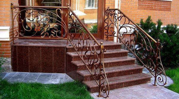 Vanjski stepenice trebaju biti odabrani na temelju stilu vanjskih objekata