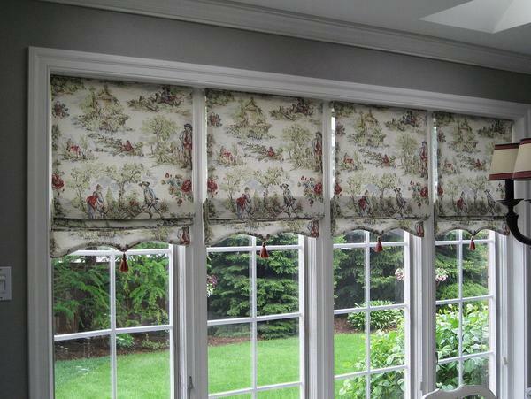 For the balcony is perfect for Roman curtains with a pattern