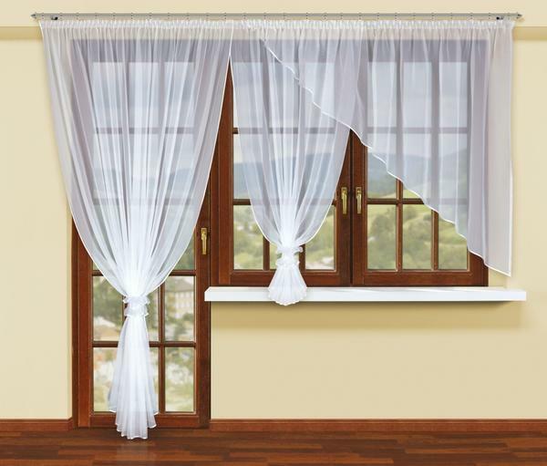 For curtains in the kitchen you can choose absolutely any design