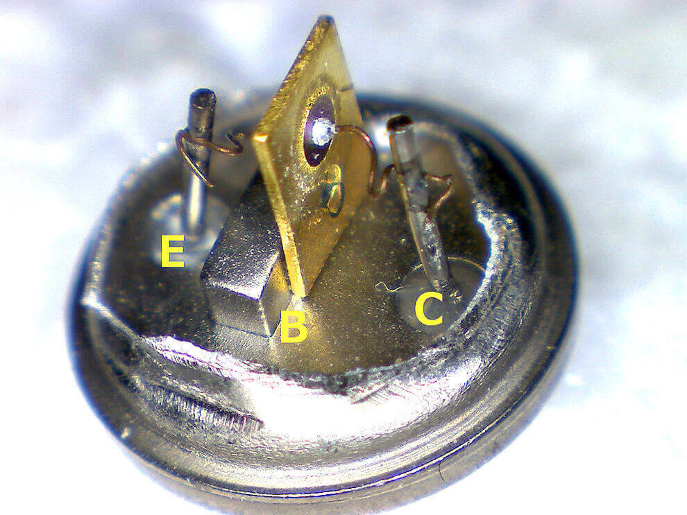 Zlitinski tranzistor brez ohišja