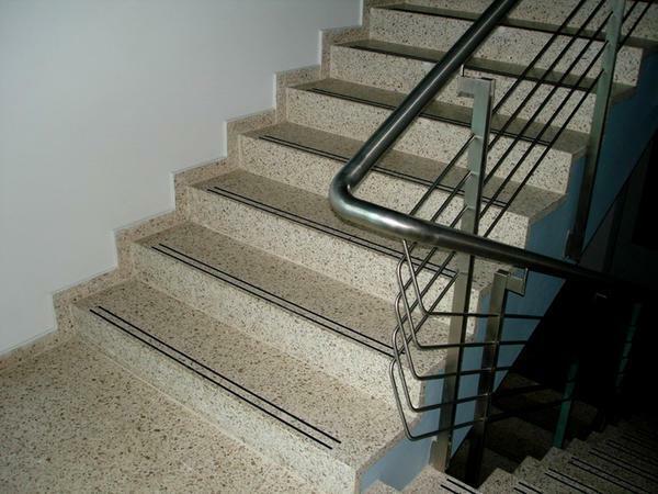 When choosing a natural stone for the manufacture of stairs, you should pay attention to its quality and strength