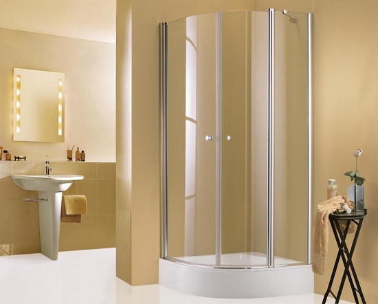 salle de bains design de petite taille de bain avec douche